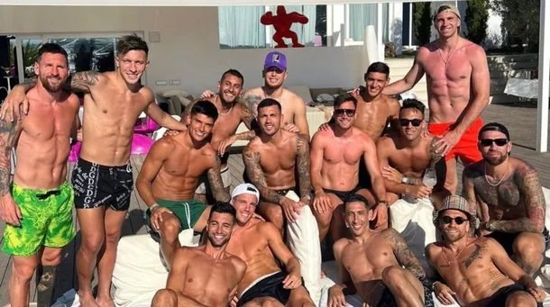 ¿Se separa la Scaloneta? De Paul, el gran ausente en el cumpleaños de Paredes