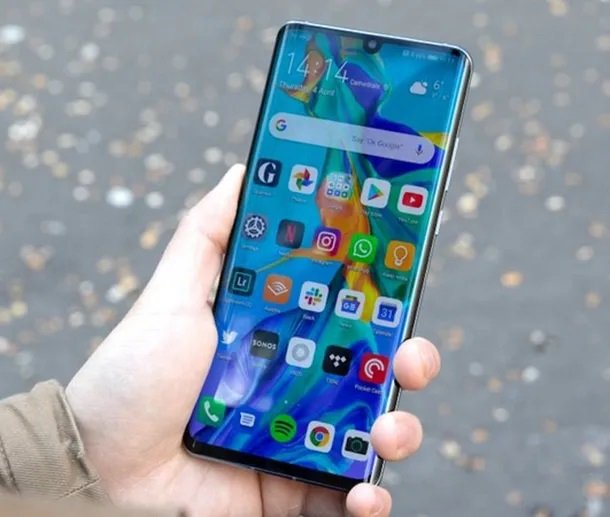 Gigante chino planea volver a fabricar celulares en el país