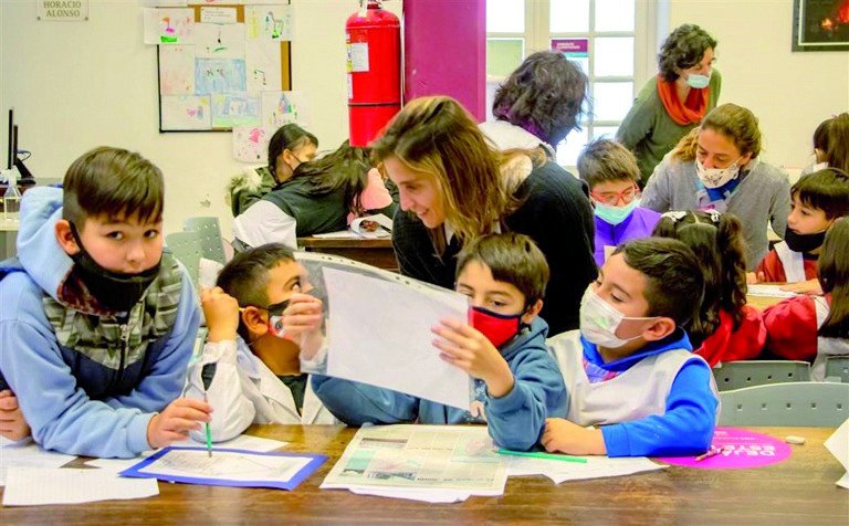Alumnos de la EP N°1 realizaron una visita guiada a la biblioteca -Bernardino Rivadavia-