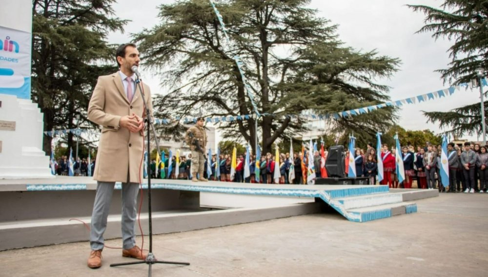 Petrecca: -Todos debemos comprometernos por una patria cuyos valores fundantes sean el esfuerzo, el trabajo y la educación-