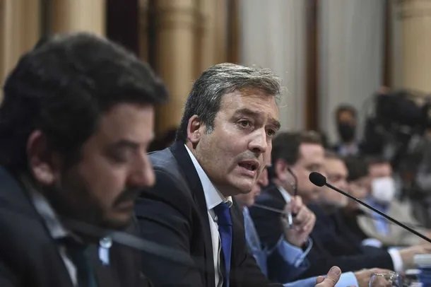 El Gobierno criticó el sobreseimiento de Macri: -Lo salvan sus amigos-