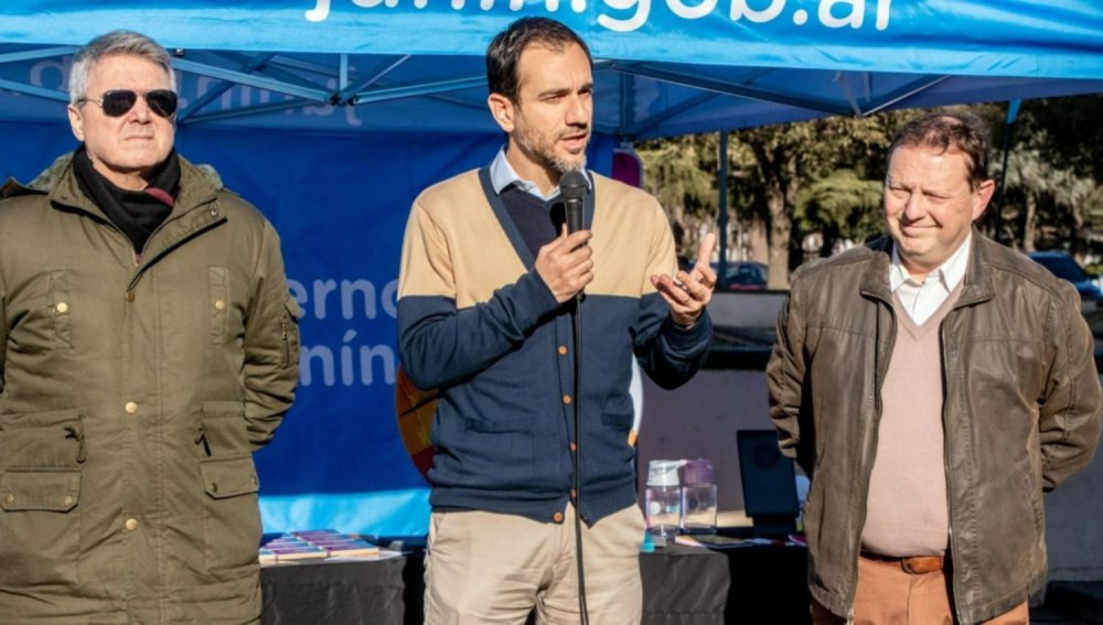 Petrecca anunció la compra de una camioneta para que recorra el país promocionando el turismo local