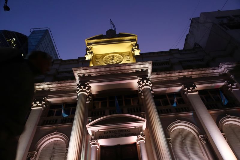 Cómo es el plan del Gobierno para -aguantar- 60 días hasta que termine el invierno y recuperar reservas en el BCRA