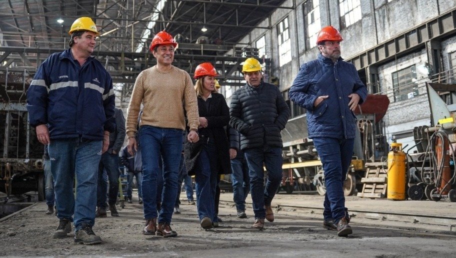 Arata sobre el taller -Ministro Meoni-: -El trabajo ferroviario es fundamental para el desarrollo de Junín-