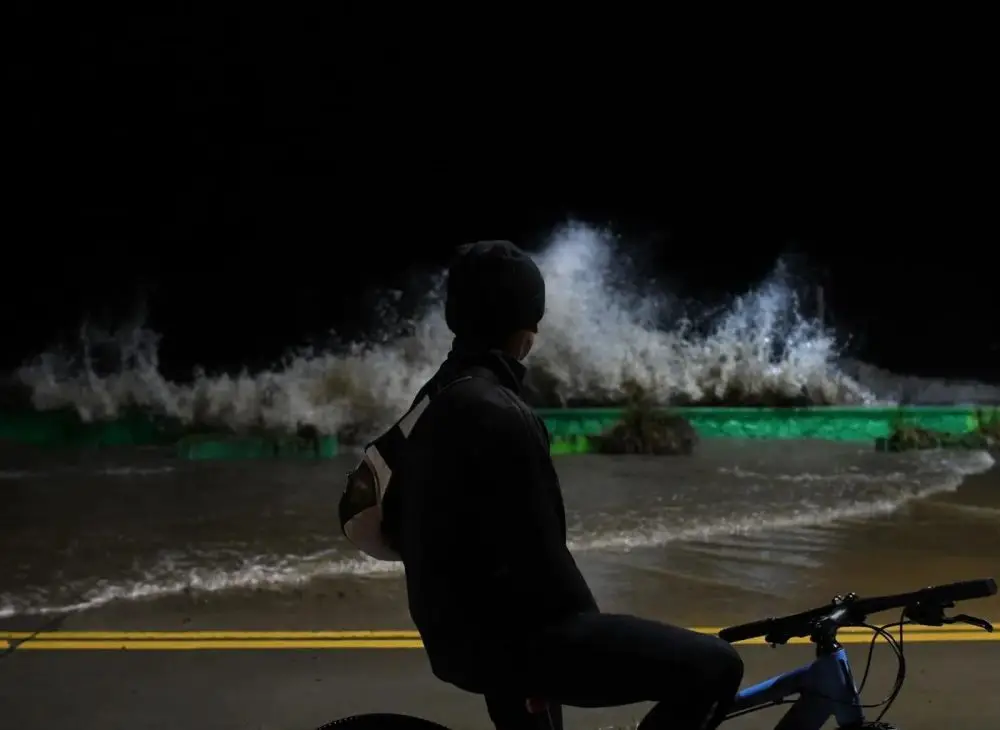 Desbordó el Rio de la Plata y hubieron mas de 70 evacuados