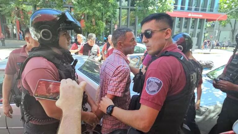 Detuvieron a Gaston Mercanzini, el hombre que le arrojo una botella al Presidente