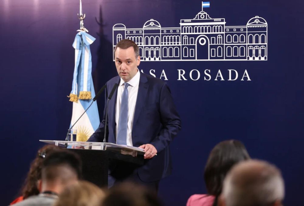 Manuel Adorni anuncio revisión de contratos y -suspensión de la pauta en los medios por un año-