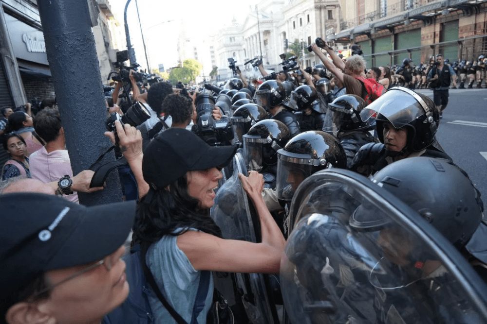 Belliboni al piso, incidentes frente al congreso, protocolo antipiquete en acción