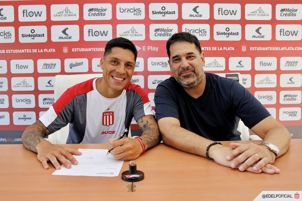 Estudiantes presento a Enzo Pérez