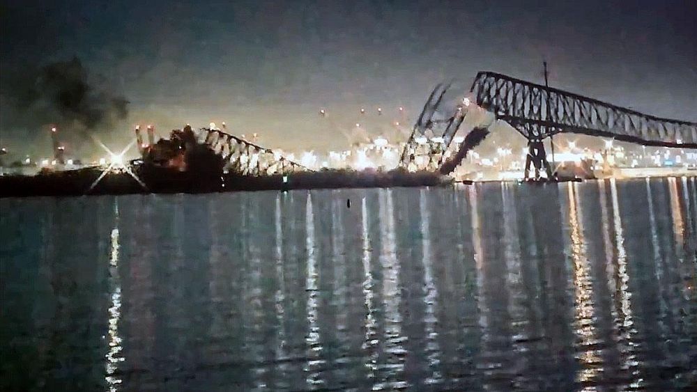 Un barco impactó contra el puente Francis Scott Key que se desplomó en Baltimore: buscan al menos a siete desaparecidos en el agua