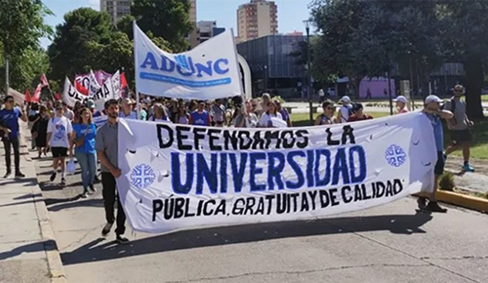 Docentes universitarios rechazan la propuesta del Gobierno nacional