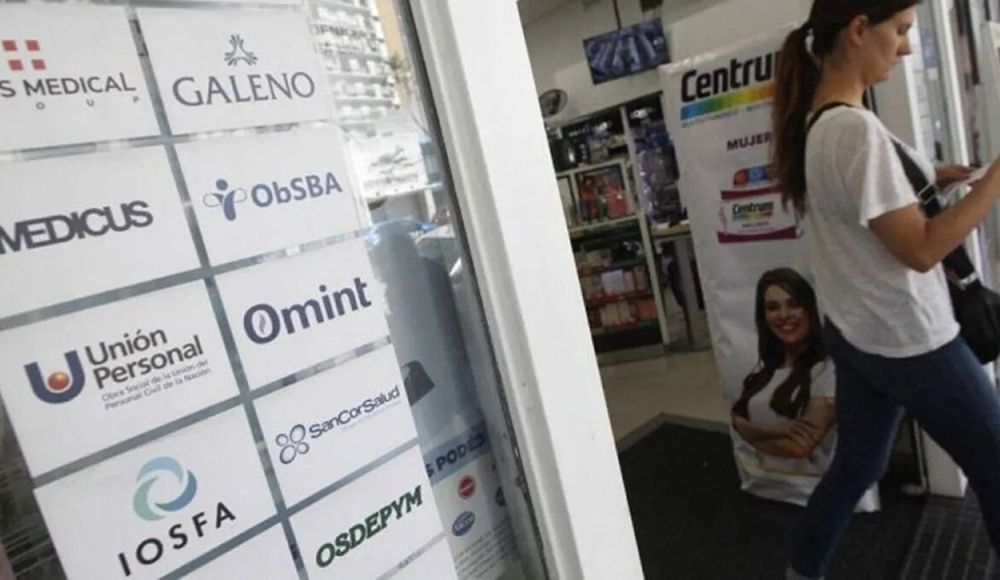 Ordenan a las prepagas devolver lo que cobraron de más