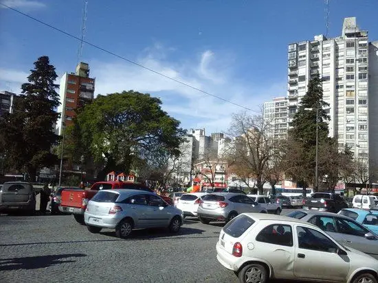 Cierran el estacionamiento de Plaza Italia y acuerdan una solución para APRILP