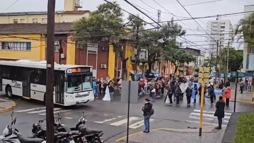 Misiones: Docentes y trabajadores de la salud bloquean las calles pidiendo mejoras salariales