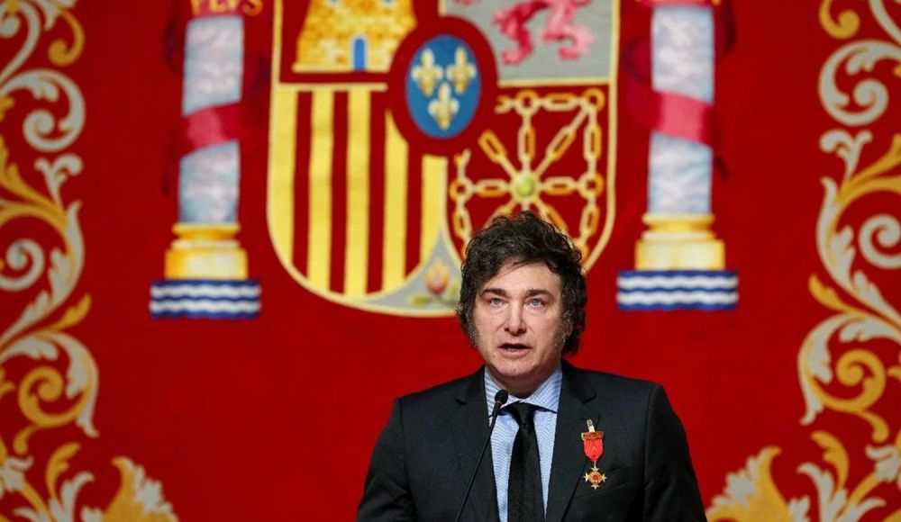 Milei volvió a apuntar contra Pedro Sánchez: -Le gusta mucho el Estado para llevarse puesto a los españoles-