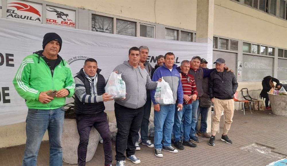 Solidaridad entre taxistas y reparto de alimentos en la región