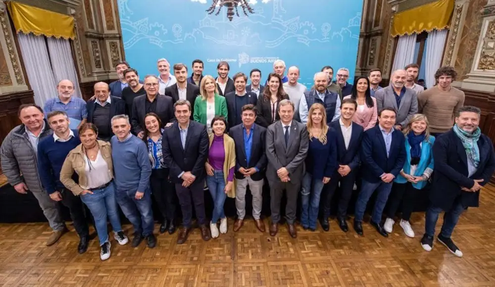 Kicillof recibió a 20 intendentes y aumenta su respaldo