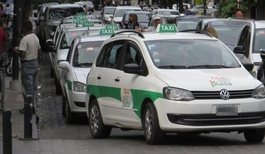 Los taxistas de La Plata exigirán prioridad para la carga de GNC en las estaciones de servicio