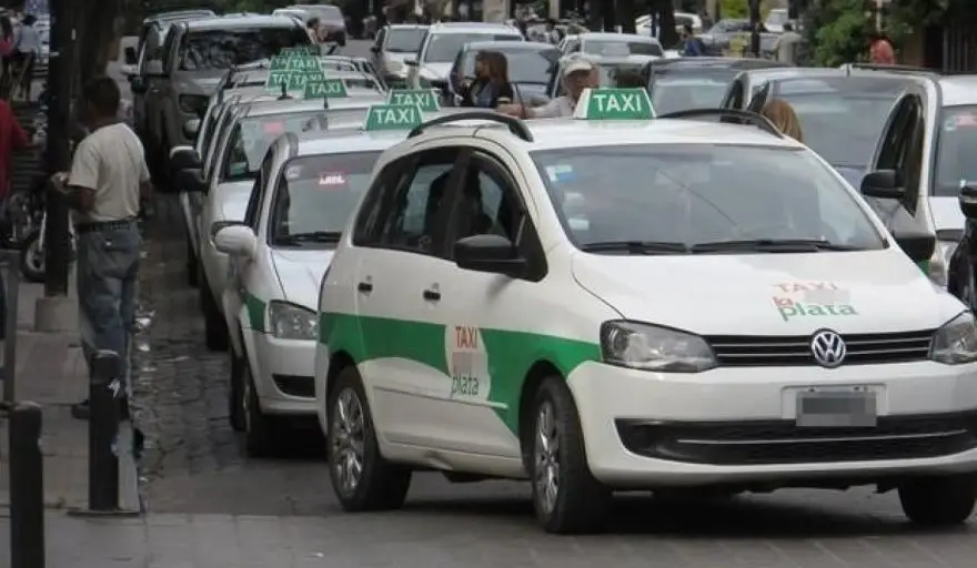 Los taxistas de La Plata exigirán prioridad para la carga de GNC en las estaciones de servicio