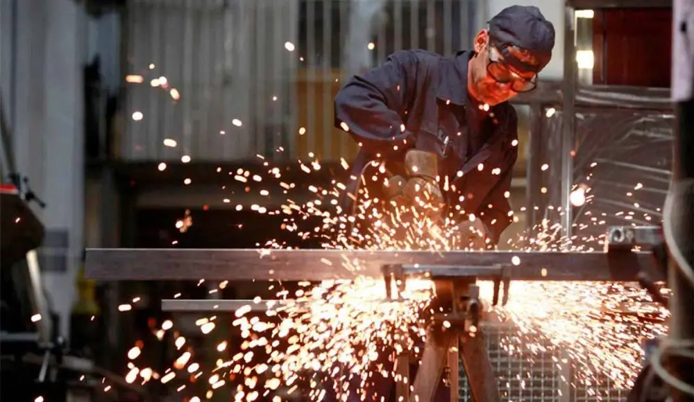 La industria cayó un 16% en el primer semestre