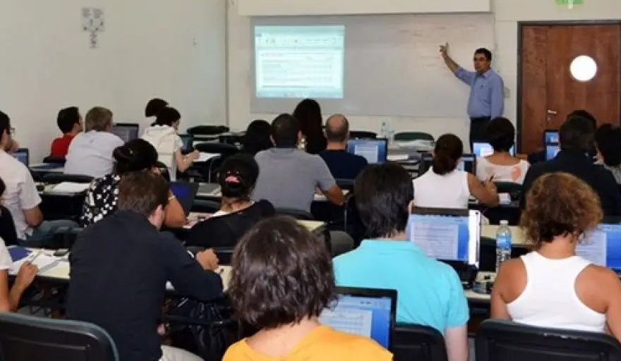 La Universidad Nacional de La Plata lanzó un programa destinado a reforzar el ingreso universitario