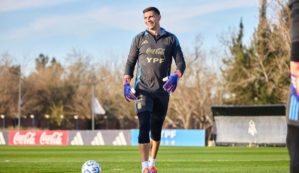 Con varias certezas, Scaloni define el equipo para recibir a Chile