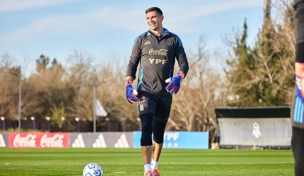 Con varias certezas, Scaloni define el equipo para recibir a Chile