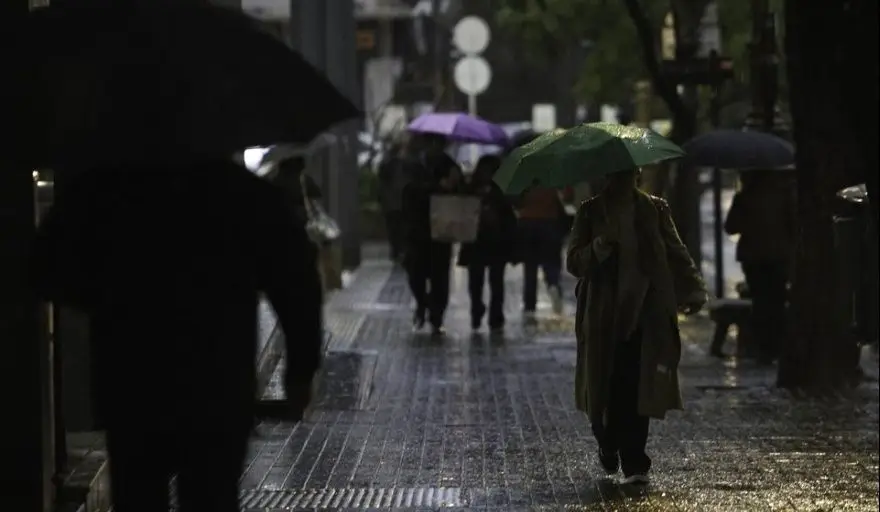 Lluvia negra: de qué trata el fenómeno que podría llegar a La Plata