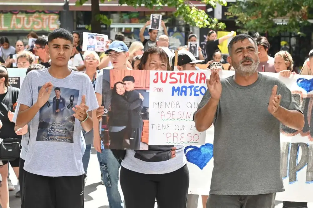 Asesinato de un joven en Los Hornos: marcharon La Plata para pedir justicia