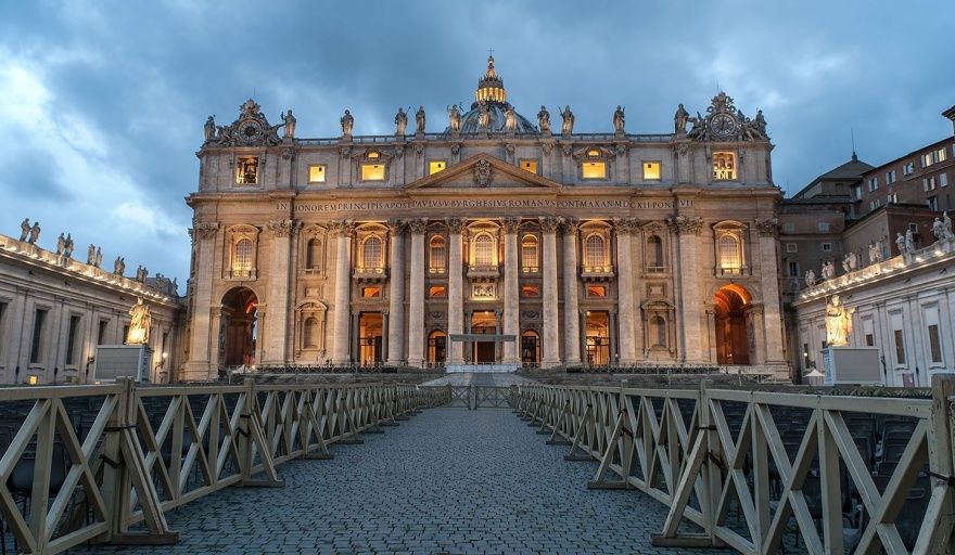 El Vaticano llamó a una oración masiva en la plaza San Pedro por la salud del papa Francisco