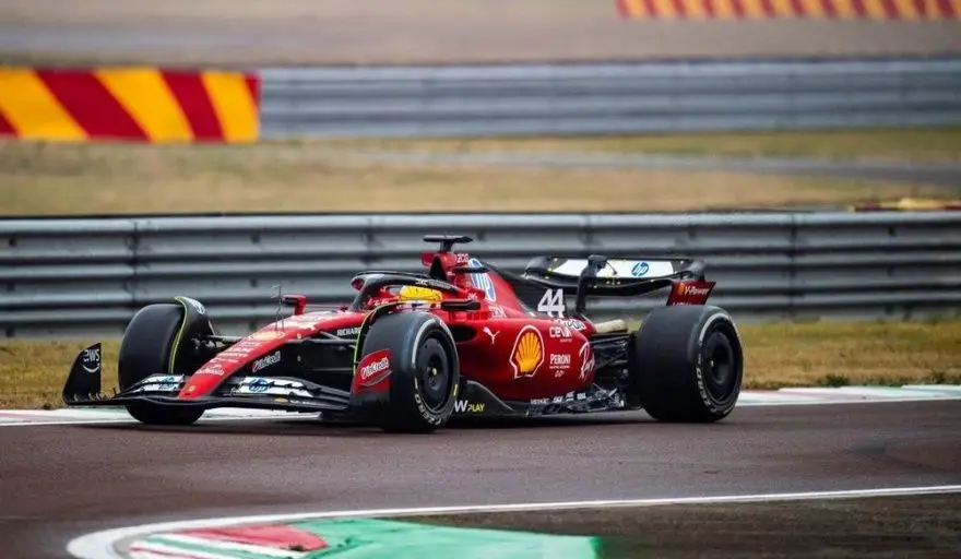 F1: Hamilton con la Ferrari fue el más rápido de la jornada matutina del segundo día test en Bahréin