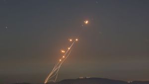 Confusión y tensión tras el anuncio de alto el fuego entre Irán e Israel: Trump confirmó la tregua, pero siguen los ataques