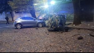Choque, vuelco y herido en pleno centro platense