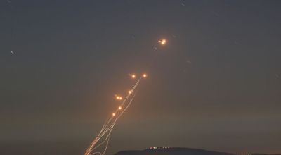 Confusión y tensión tras el anuncio de alto el fuego entre Irán e Israel: Trump confirmó la tregua, pero siguen los ataques