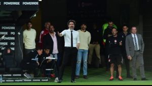 Con Domínguez en el ojo de la tormenta, Estudiantes recibe a Huracán