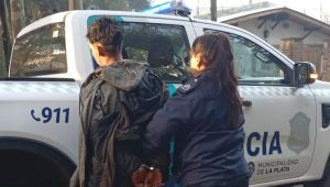 Una jubilada tuvo que ser rescatada por la policía en Villa Elisa