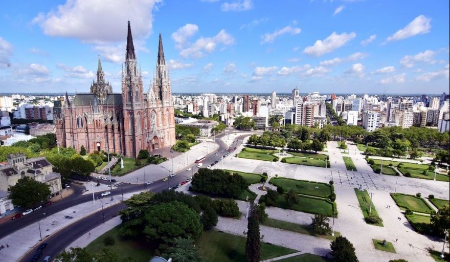¿Se anticipa una ola de calor en Argentina? El SMN advierte un -mini verano-