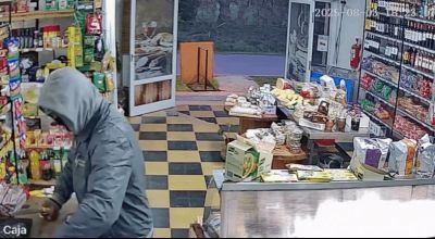 "Medio kilo de cremoso y toda la plata" el pedido del delincuente en un almacén de Villa Elisa