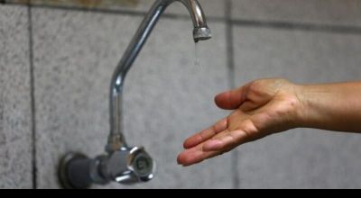 La Justicia ordenó suspender por seis meses los cortes de agua por falta de pago en hogares del AMBA que autorizó Javier Milei
