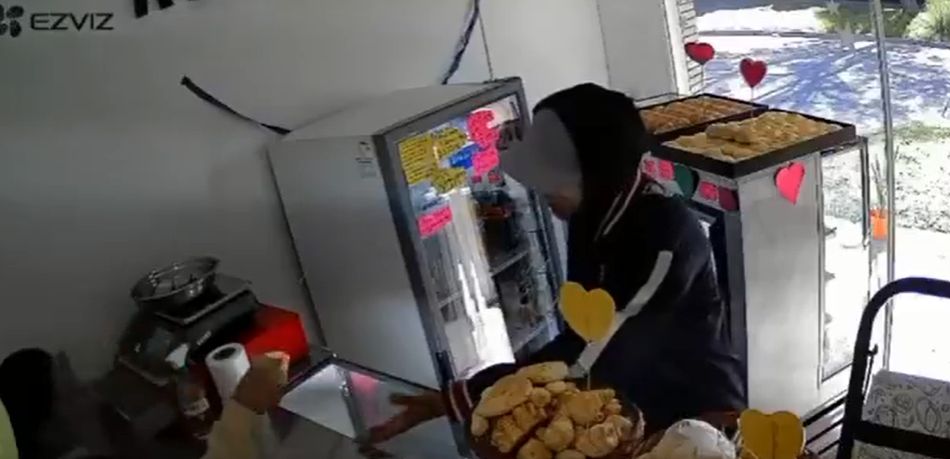 “Tranquila, amiga, dame el celular y la plata y andate para adentro”: violento asalto a una panaderia.