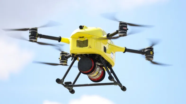 Controlarán con drones las rutas hacia la Costa Atlántica para detectar el uso del celular y el cinturón