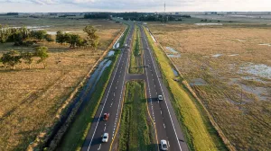 Avanza la repavimentación de un tramo estratégico de la Ruta 2 para quienes viajan a la Costa Atlántica