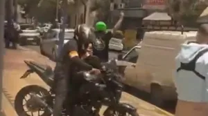 Violento robo en Lanús: se llevaron una moto y se fueron a los tiros en la puerta de una clínica céntrica