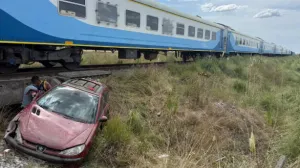 Murió uno de los jóvenes que viajaba en el auto que fue arrollado por un tren en Mar del Plata