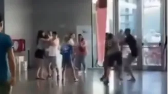 Se cruzó con su ex novia y su actual pareja: terminaron a los golpes en el museo de Mar del Plata