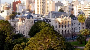 Los gremios redoblan la presión por las paritarias y crece la tensión con la Provincia