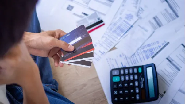 Deudas en la Provincia: la morosidad entre los jóvenes alcanzó casi el 40% y en jubilados se cuadruplicó