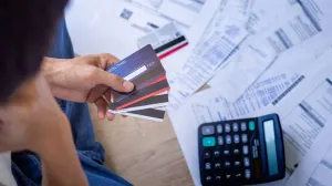 Deudas en la Provincia: la morosidad entre los jóvenes alcanzó casi el 40% y en jubilados se cuadruplicó