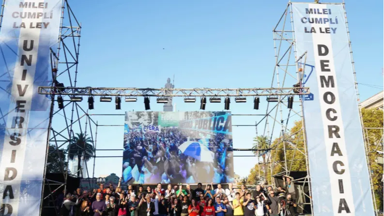 Una multitud se sumó a la Marcha Federal Universitaria y reclamó a Javier Milei fondos para las universidades