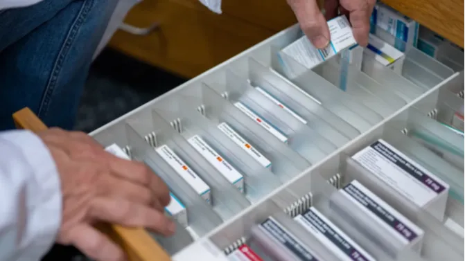 Farmacéuticos bonaerenses alertaron por los nuevos medicamentos de venta libre autorizados